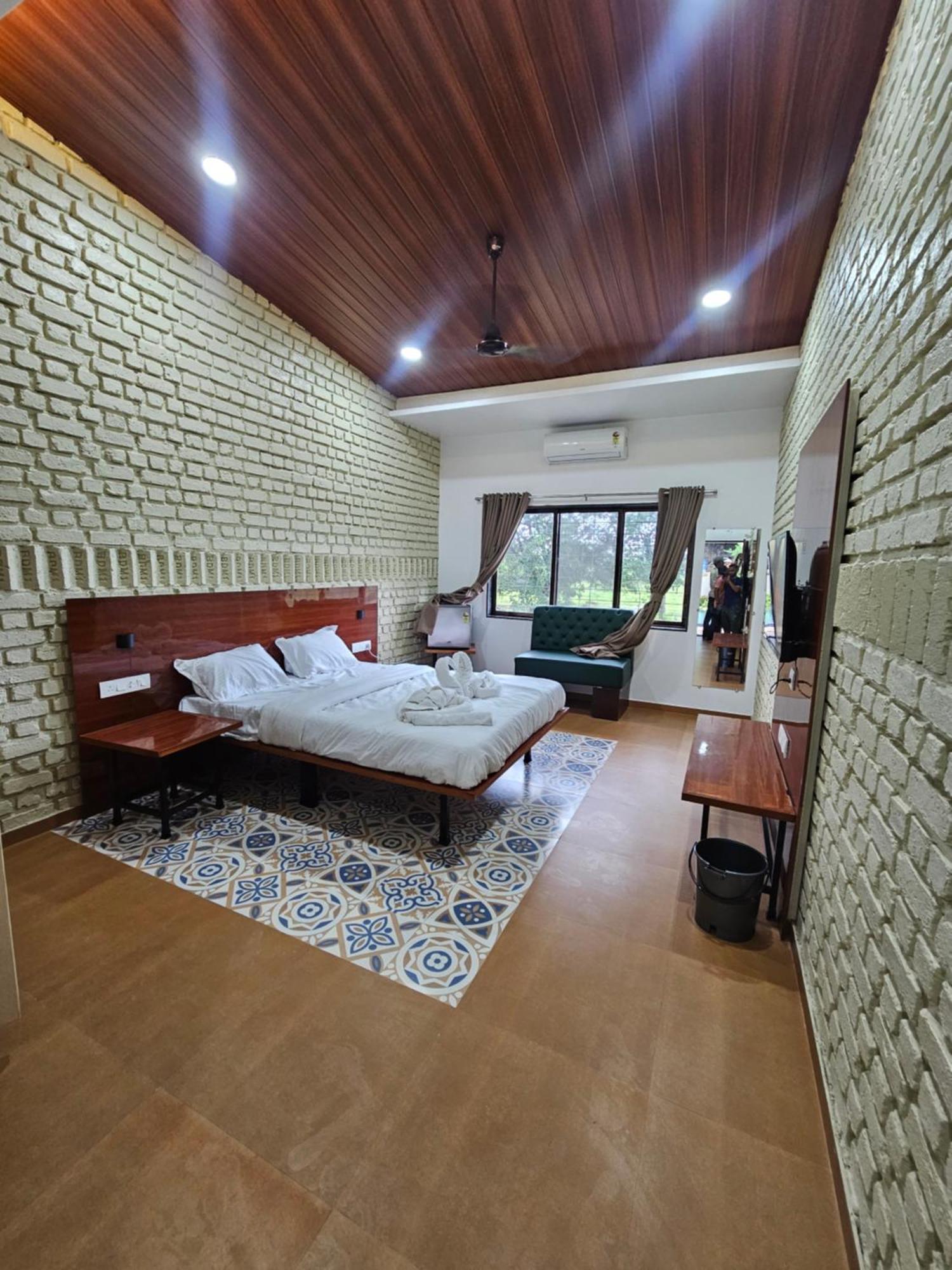 Mahalakshmi Agro Tourism Hotel Poinad Buitenkant foto